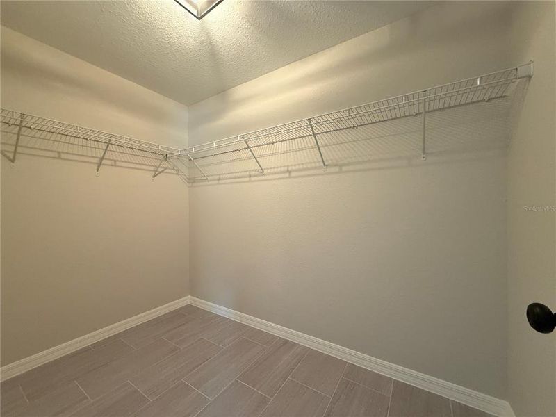 Spacious, unfurnished interior of a new home in , Dunnellon (Image 7).