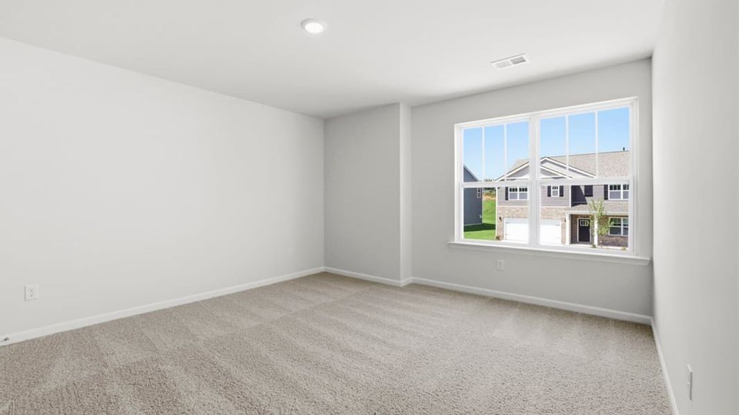 Spacious, unfurnished interior of a new home in Woodglen, Piedmont (Image 29).
