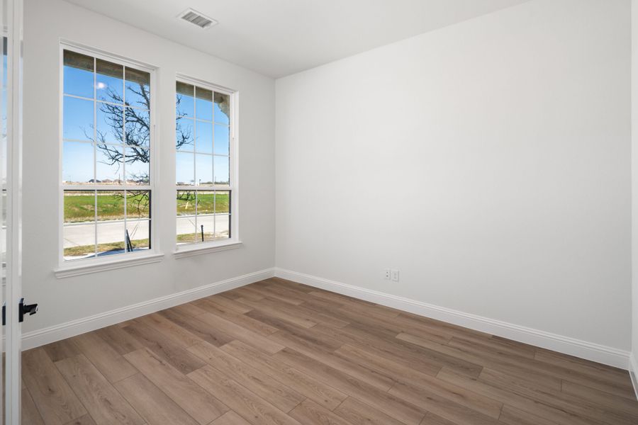 Spacious, unfurnished interior of a new home in Cambridge Crossing, Celina (Image 33).