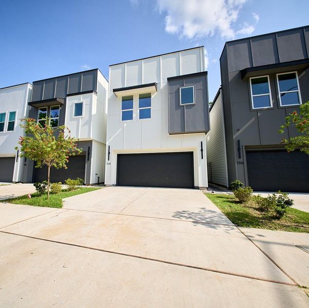 Beautiful curb appeal. Beautiful curb appeal.
