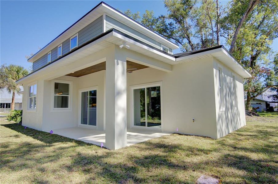 Exterior details and patio area of a home in , Mount Dora (Image 4).
