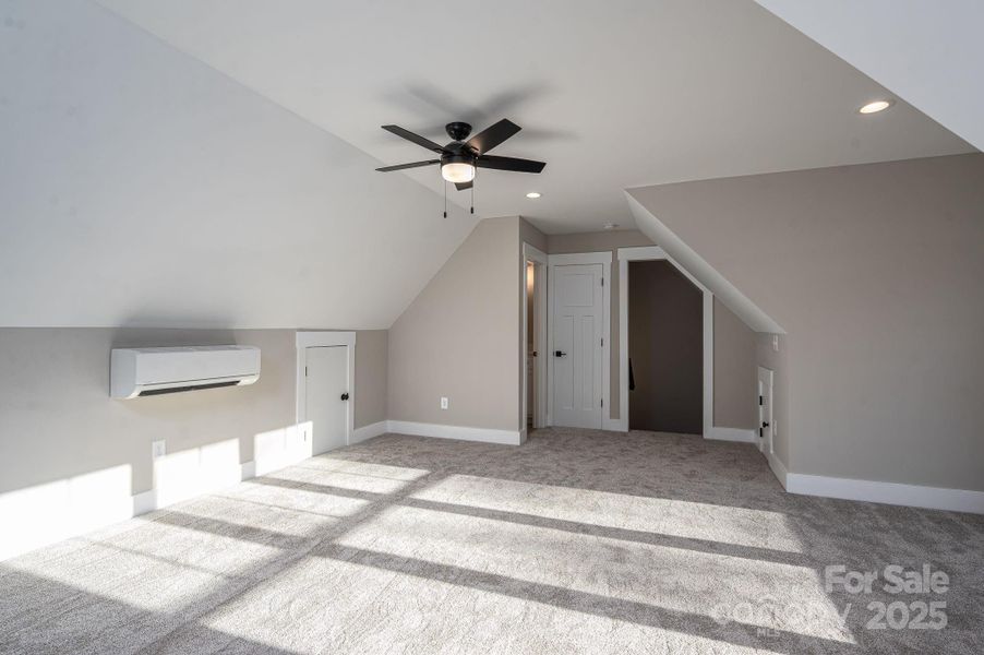 Bonus room with full bathroom
