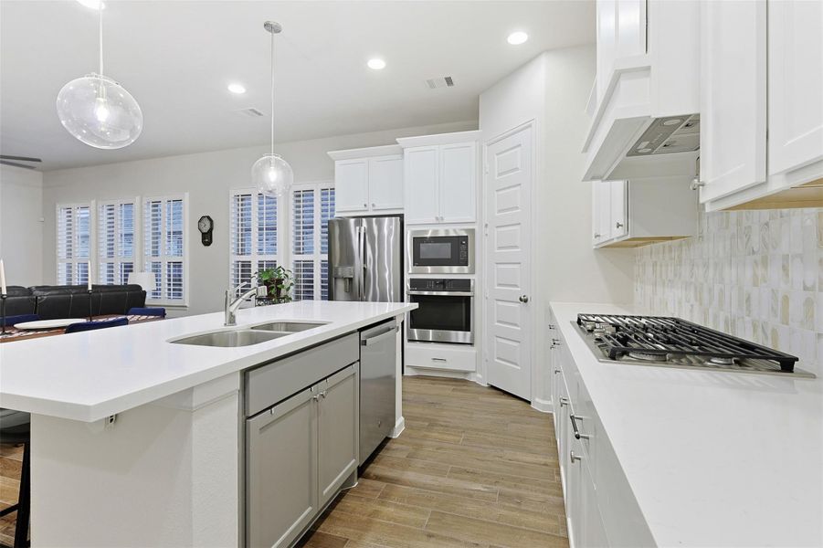 Furnished interior view inside a new home in Meridiana 40'/45', Manvel (Image 11). Furnished interior view inside a new home in Meridiana 40'/45', Manvel (Image 11).