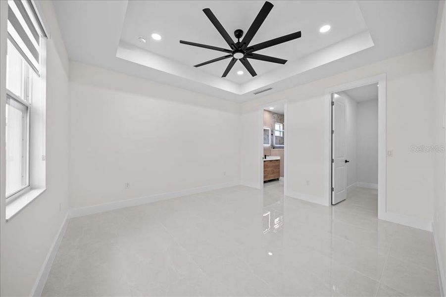Spacious, unfurnished interior of a new home in , Lehigh Acres (Image 26).