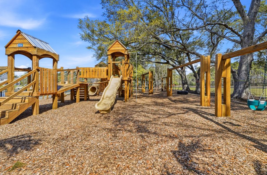 Community amenities in Six Oaks, Summerville (Image 30).