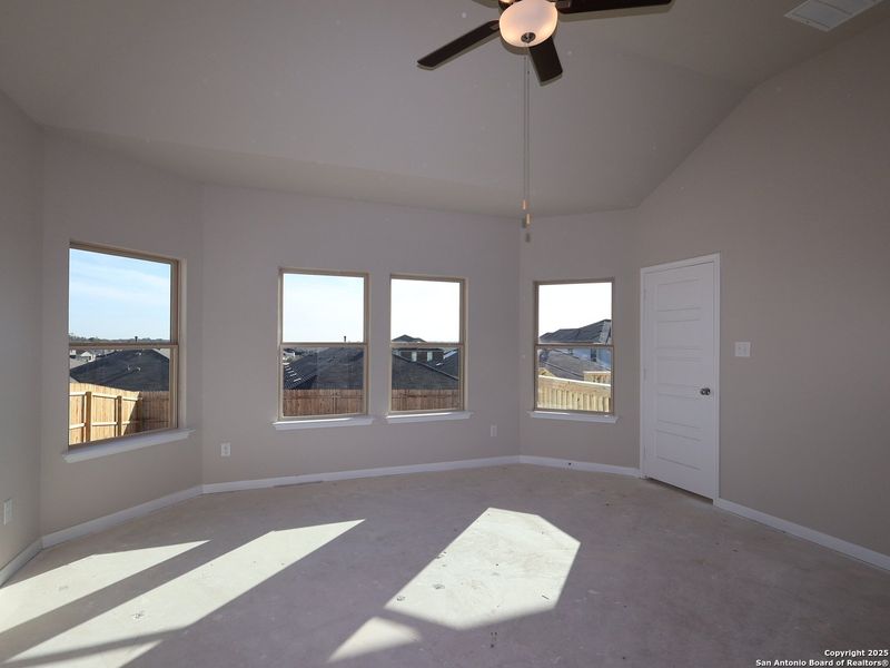 Spacious, unfurnished interior of a new home in Hunters Ranch, San Antonio (Image 26).