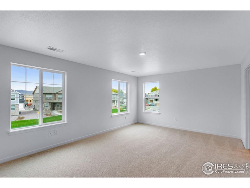 Spacious, unfurnished interior of a new home in Hansen Farm, Fort Collins (Image 16).