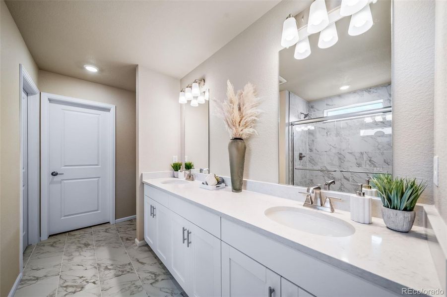 Furnished interior view inside a new home in Thompson River Ranch, Johnstown (Image 35).