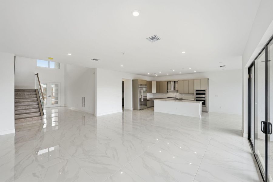 31-web-or-mls-10146-royal-ascot-ave