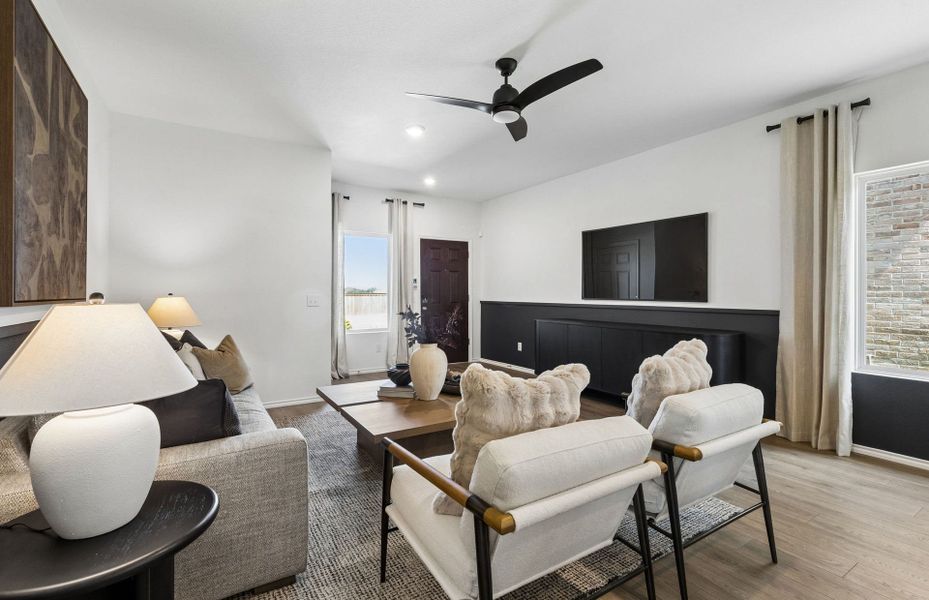 Representative furnished interior of a home built from the Livingston by Pulte Homes in Cottonwood, Howe (Image 16).