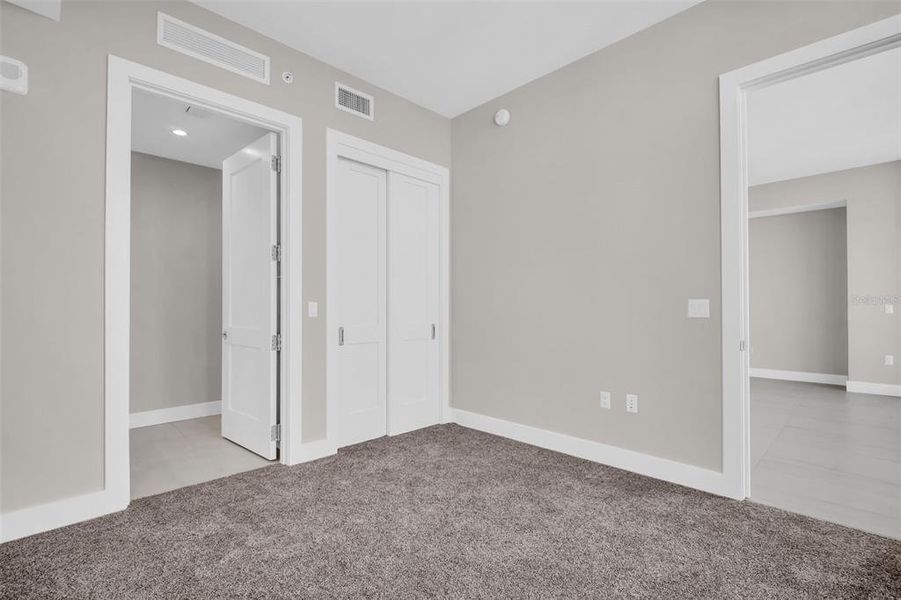 Spacious, unfurnished interior of a new home in , St. Petersburg (Image 59).