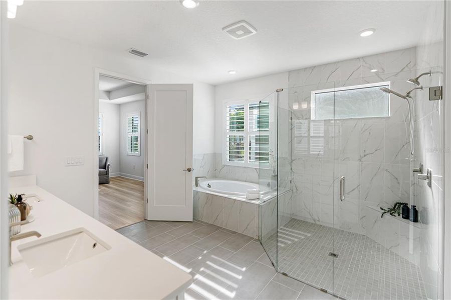 Furnished interior view inside a new home in Sweetwater at Lakewood Ranch, Bradenton (Image 57). Furnished interior view inside a new home in Sweetwater at Lakewood Ranch, Bradenton (Image 57).