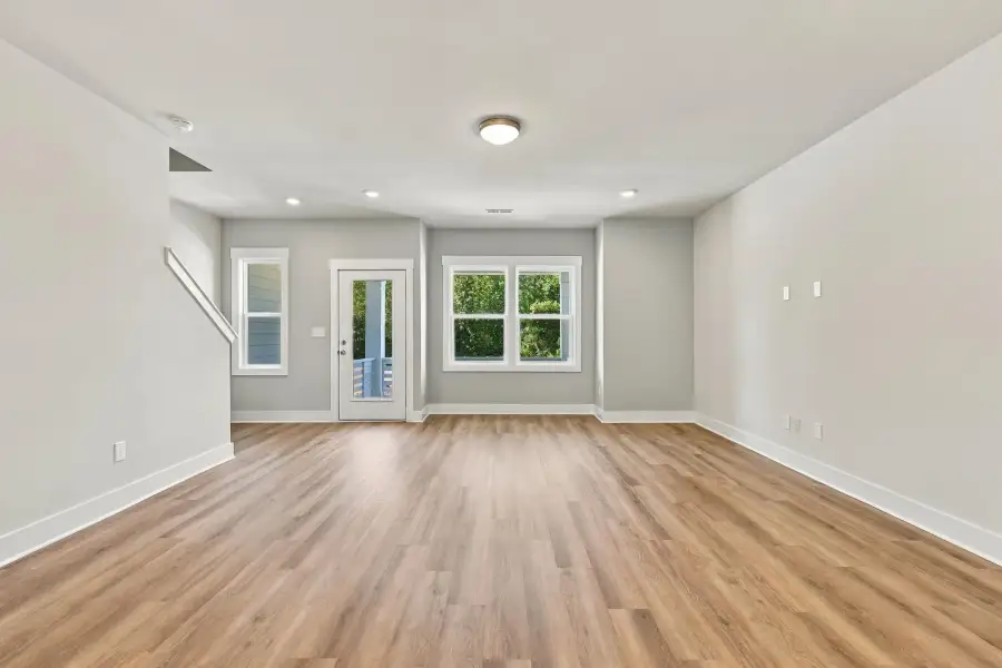 Spacious, unfurnished interior of a new home in Allen Park, Raleigh (Image 24).