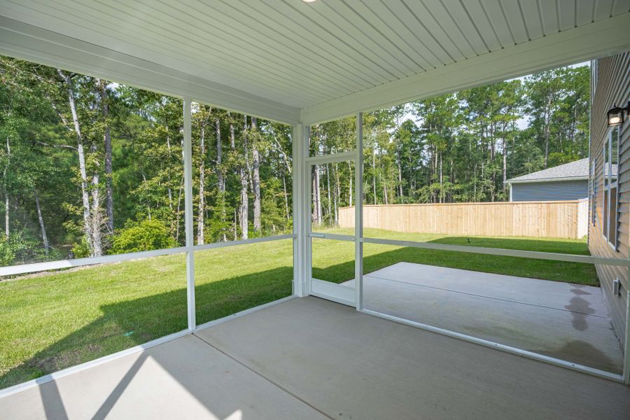 Exterior details and patio area of a home in Bradford Pointe, Summerville (Image 26).