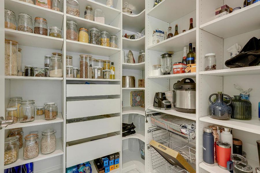 LARGE WALK-IN PANTRY