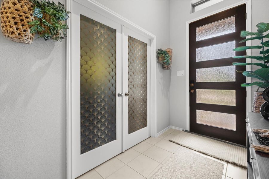 Exterior details and patio area of a home in Candela, Richmond (Image 3).
