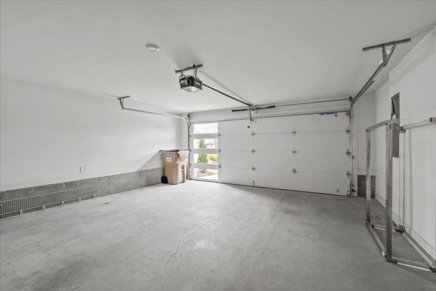 Spacious, unfurnished interior of a new home in Twin Lakes, Hoschton (Image 18).