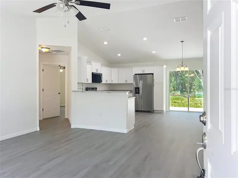 Spacious, unfurnished interior of a new home in , Dunnellon (Image 17).