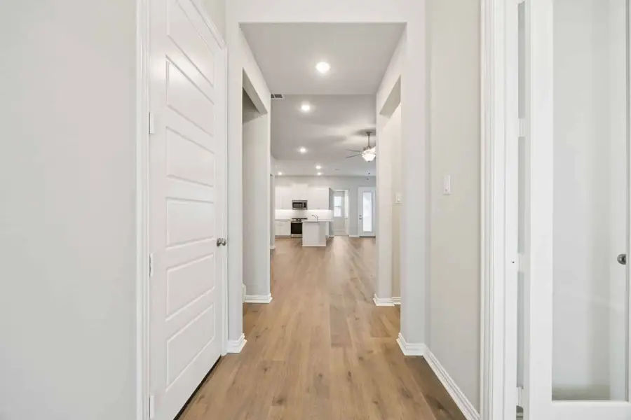 Spacious, unfurnished interior of a new home in Avondale, Fate (Image 14). Spacious, unfurnished interior of a new home in Avondale, Fate (Image 14).