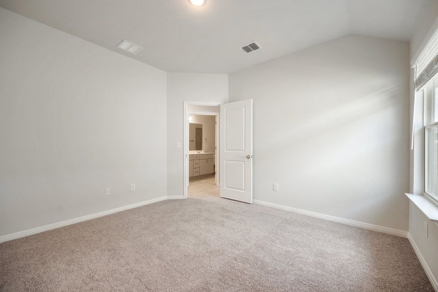 Spacious, unfurnished interior of a new home in Porter Country, Kyle (Image 19).