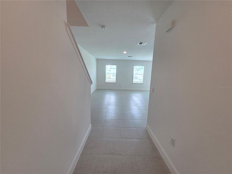 Spacious, unfurnished interior of a new home in Villamar, Winter Haven (Image 28).