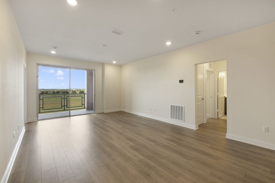 Spacious, unfurnished interior of a new home in Gatherings® of Lake Nona, Orlando (Image 20).