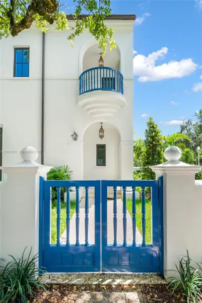 Exterior details and patio area of a home in , Coral Gables (Image 21).