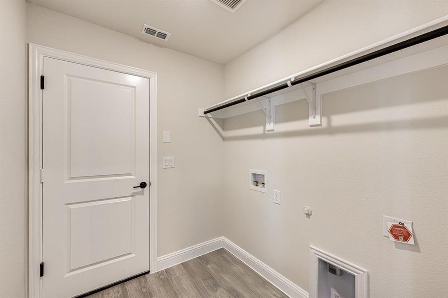 Spacious, unfurnished interior of a new home in Sable Creek, Sanger (Image 25).