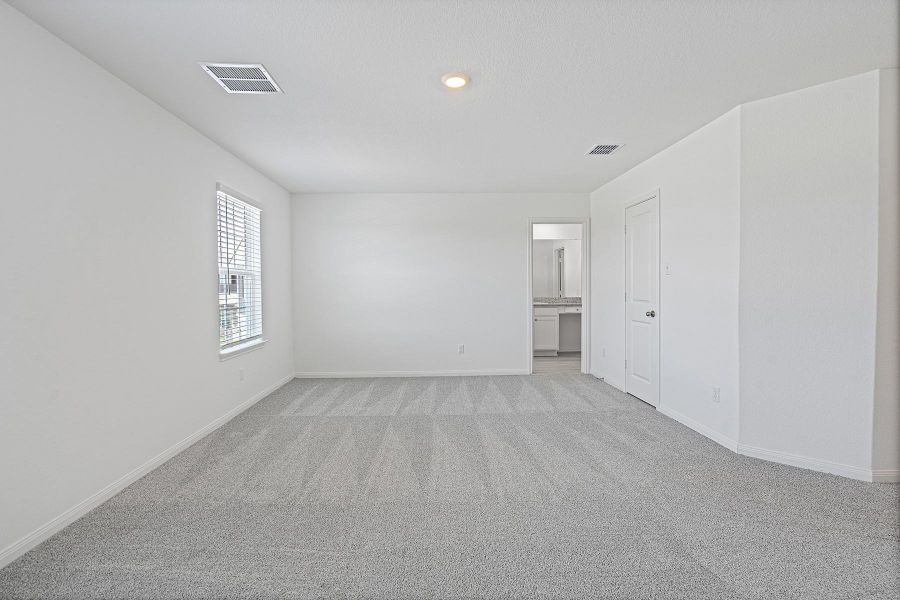 Spacious, unfurnished interior of a new home in , Elgin (Image 3).