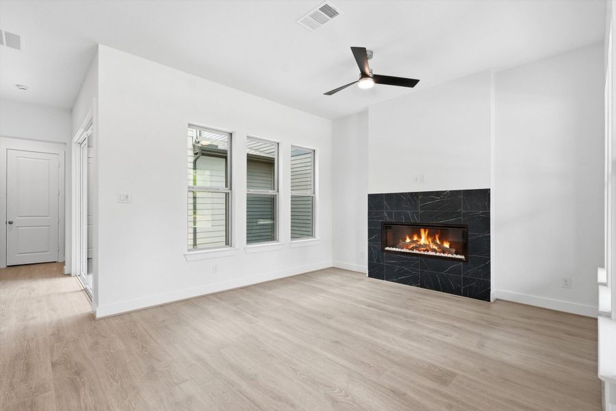 Spacious, unfurnished interior of a new home in Two Step Farm, Montgomery (Image 9).