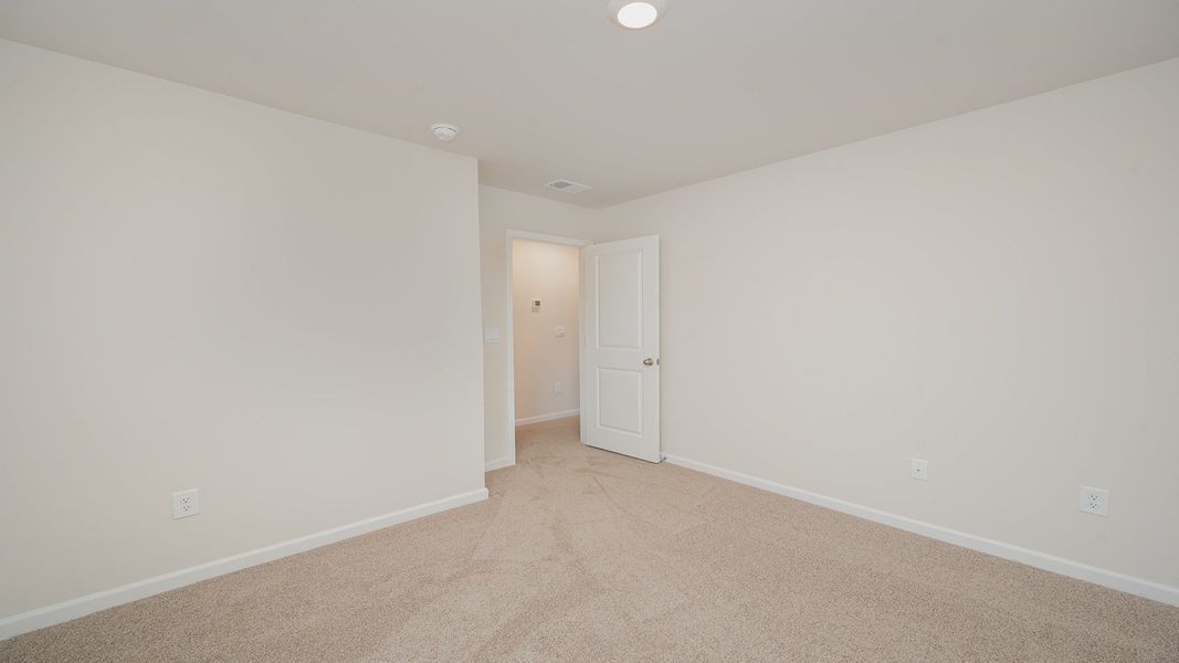 Spacious, unfurnished interior of a new home in Livingston Woods, Irmo (Image 18).