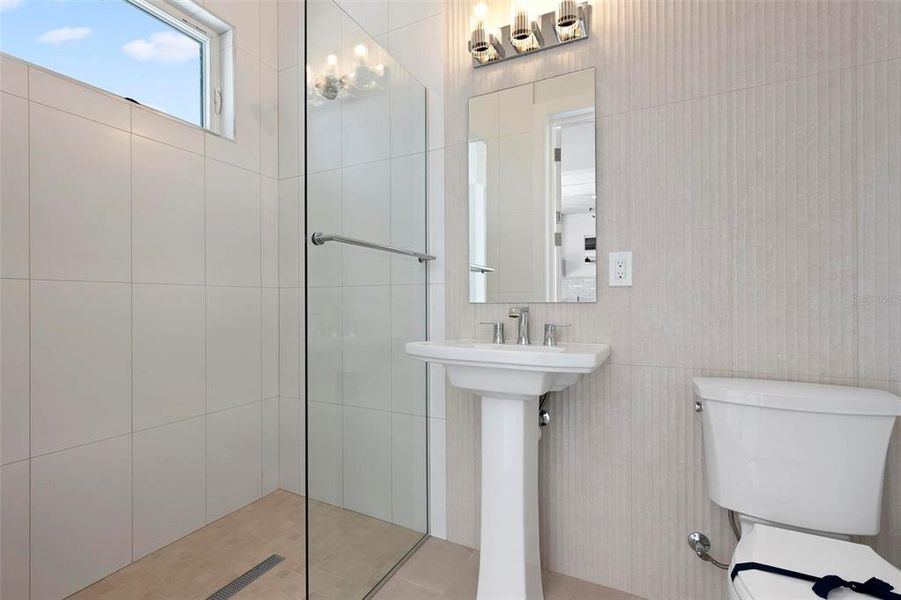 Furnished interior view inside a new home in , Sarasota (Image 41).