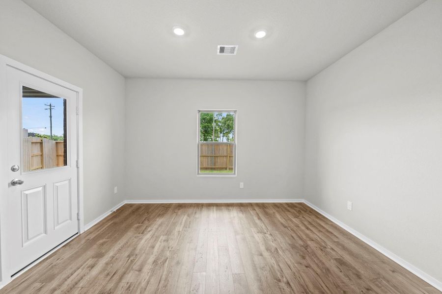 Spacious, unfurnished interior of a new home in Laurel Landing, Alvin (Image 22). Spacious, unfurnished interior of a new home in Laurel Landing, Alvin (Image 22).