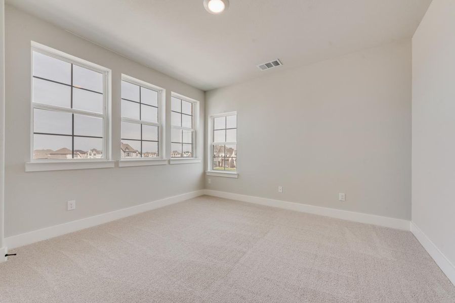 Spacious, unfurnished interior of a new home in Edgewater, Fate (Image 26).