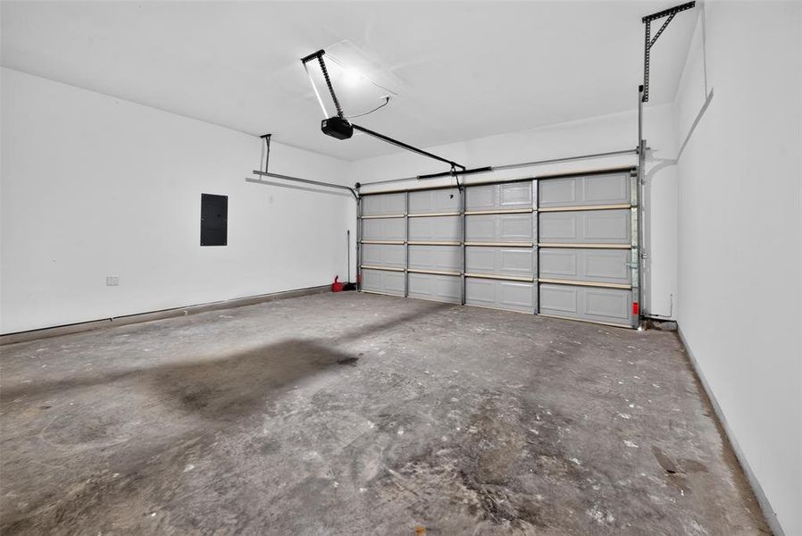 Spacious, unfurnished interior of a new home in , Mabank (Image 19).