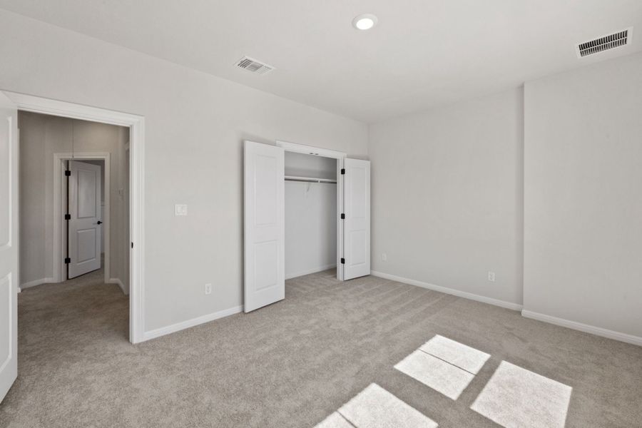 Representative unfurnished interior of a home built from the Ashlyn by Ashton Woods in Provence, Austin (Image 43).