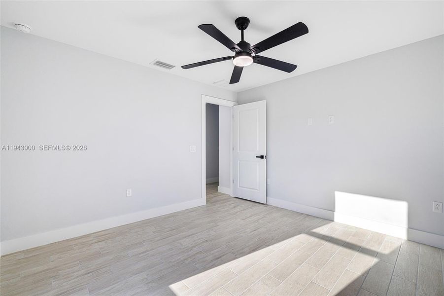 Spacious, unfurnished interior of a new home in , Lehigh Acres (Image 16).