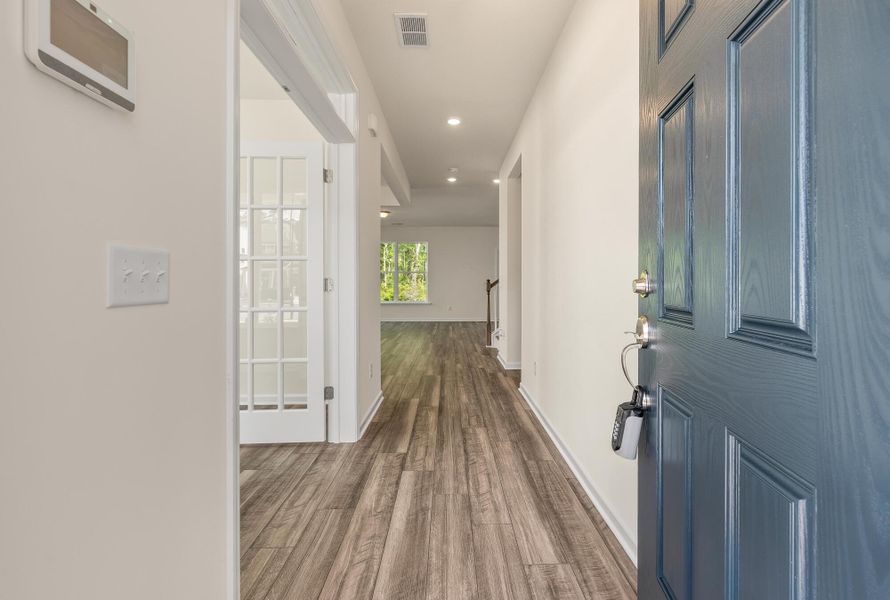 Spacious, unfurnished interior of a new home in Parker's Preserve, Ridgeville (Image 19).