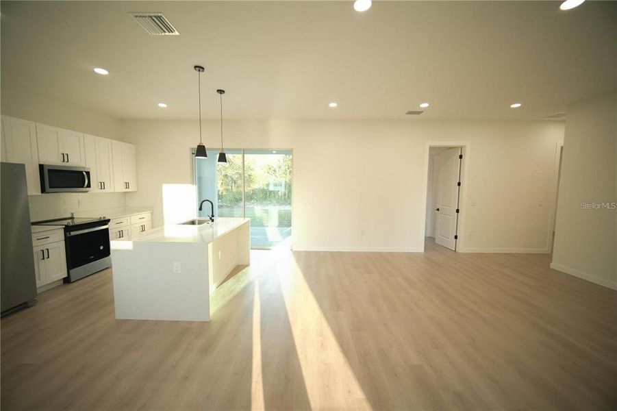 Spacious, unfurnished interior of a new home in , Ocala (Image 34).