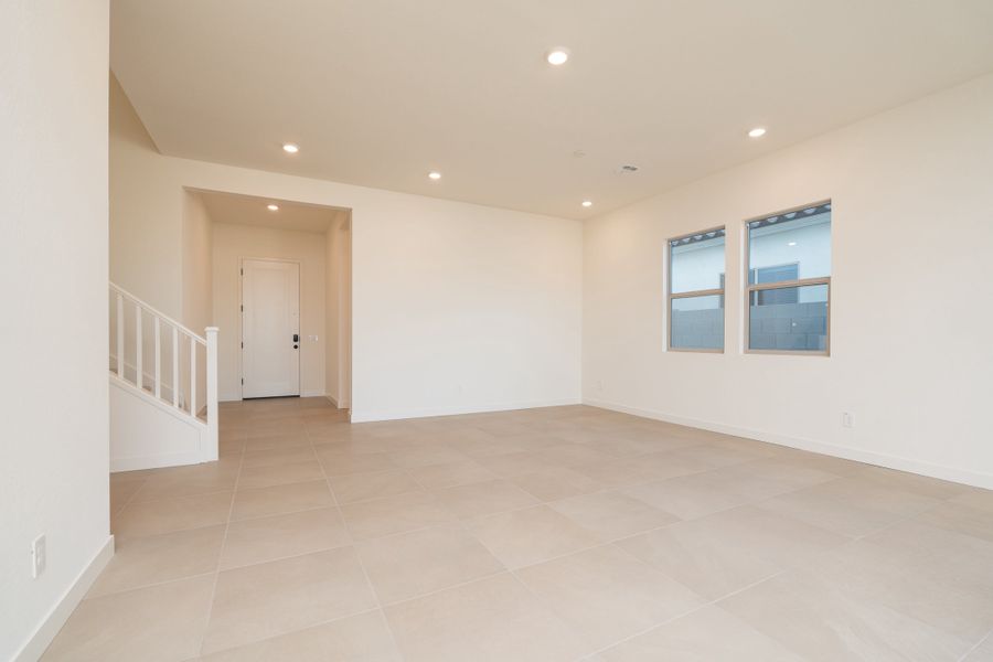 Spacious, unfurnished interior of a new home in Soleo, San Tan Valley (Image 10).