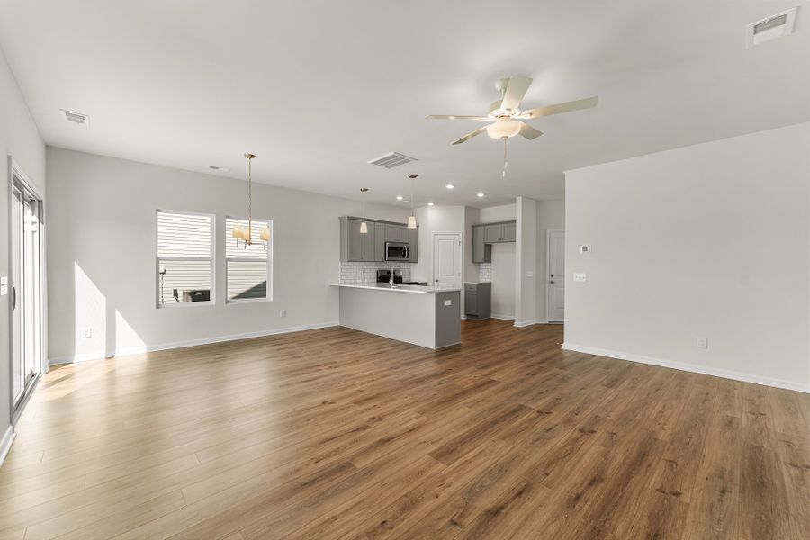 Spacious, unfurnished interior of a new home in Tucker Ridge, Pendleton (Image 13).
