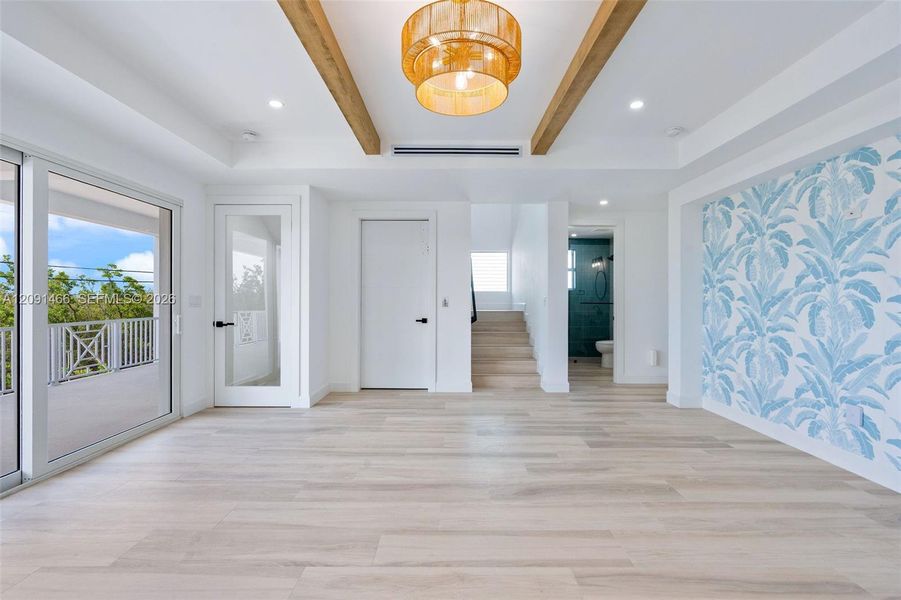 Spacious, unfurnished interior of a new home in , Tavernier (Image 23).
