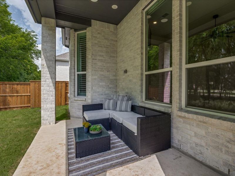 Exterior details and patio area of a home in , Van Alstyne (Image 3).