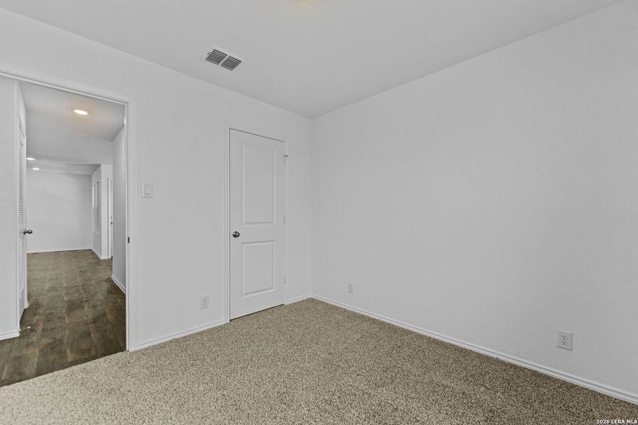 Spacious, unfurnished interior of a new home in Sonora, San Antonio (Image 23).