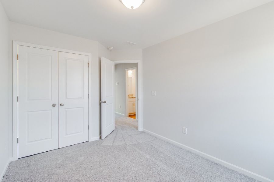 Spacious, unfurnished interior of a new home in Astoria, Columbia (Image 25).