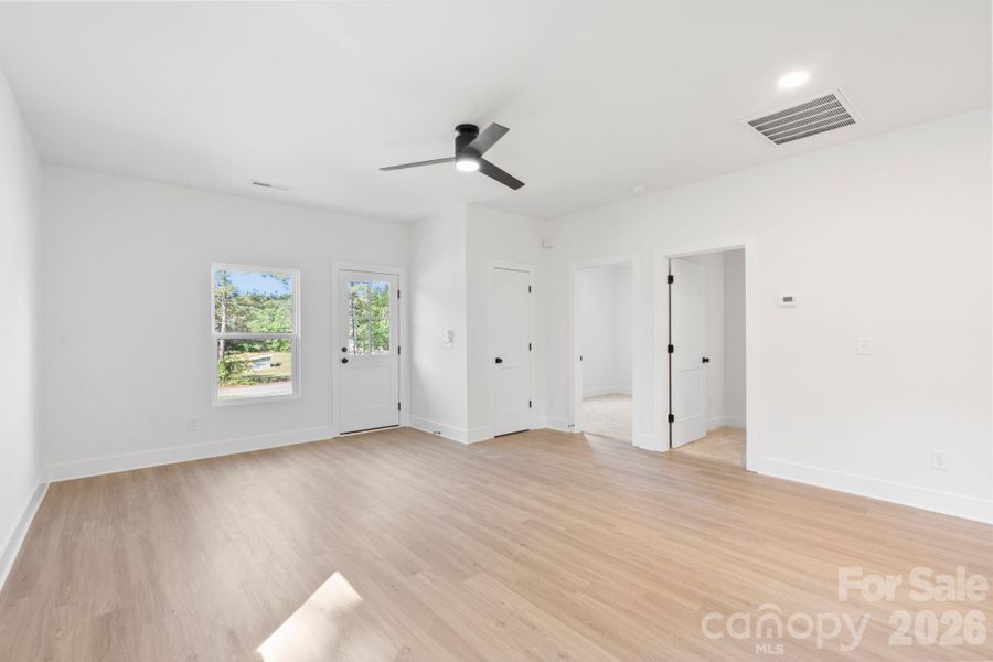 Spacious, unfurnished interior of a new home in , Shelby (Image 16).