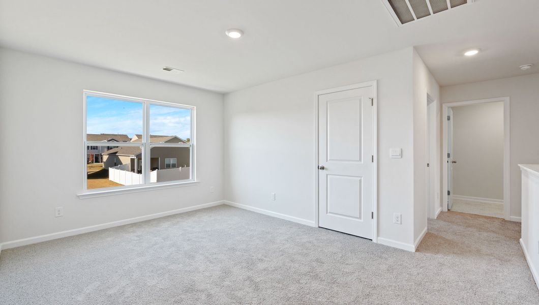 Spacious, unfurnished interior of a new home in Durbin Meadows Traditions, Fountain Inn (Image 24).