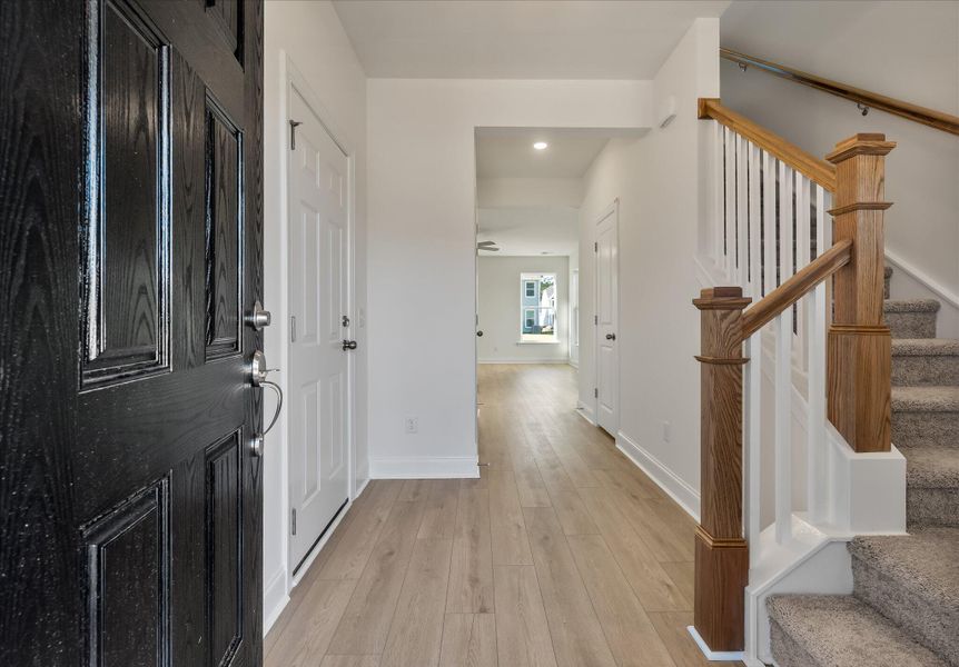 Spacious, unfurnished interior of a new home in Oakley Pointe, Moncks Corner (Image 15).
