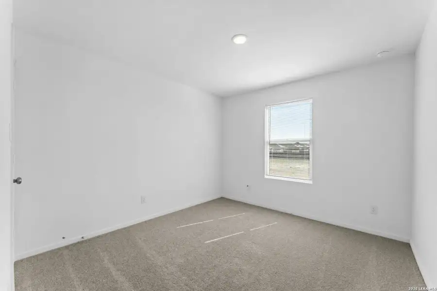 Spacious, unfurnished interior of a new home in Sky Ranch, New Braunfels (Image 18).
