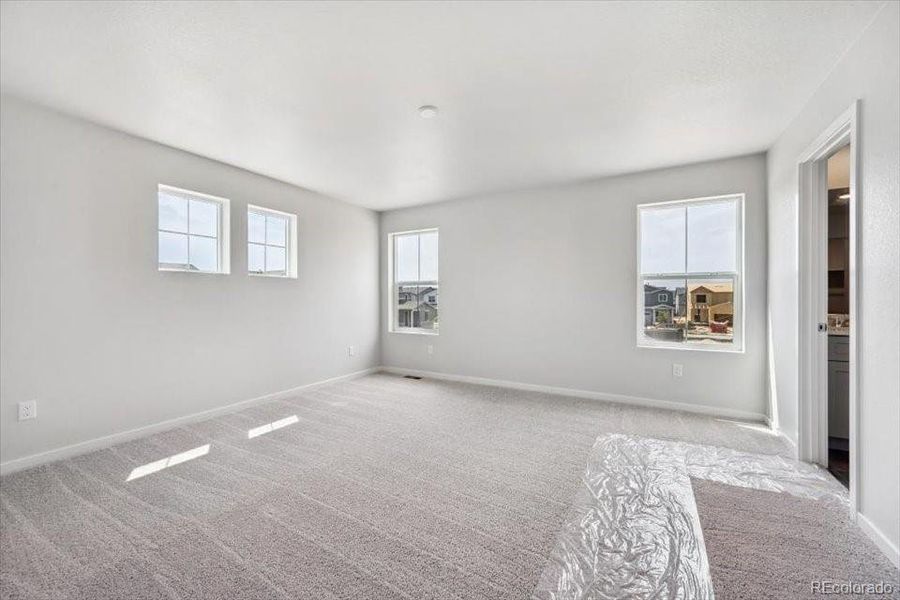 Spacious, unfurnished interior of a new home in Farmlore, Brighton (Image 17).